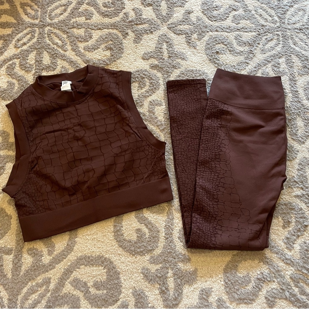 Fabletics 2-Piece Bundle: High-Waisted Reptile Legging & Verona Crop Top